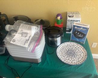 Hamilton Beach food dehydrator, decorator plate, etc