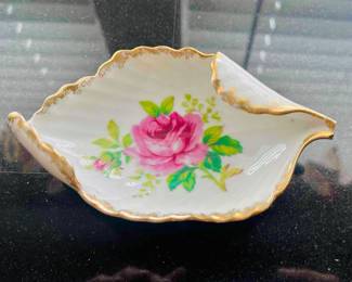 Royal standard Orleans rose shell shaped dish, Staffordshire, England, mid-century