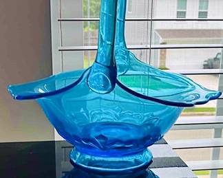Indiana Glass tiara blue Dutchess basket with Fleur De Lis Pattern