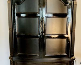 Like New Britannia Rose Collection King Bedroom Suite
King Headboard, Footboard, Pillow Top Mattress & Box Springs Armoire Granite Top Nightstands, Dresser & Mirror