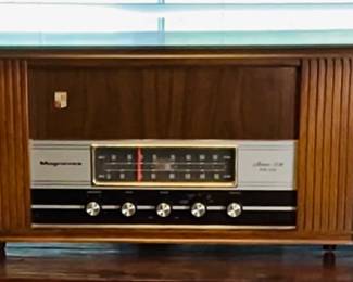 Vintage Magnavox console radio 1960’s