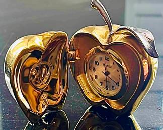 Waterberry golden apple mini clock