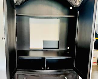 Like New Britannia Rose Collection King Bedroom Suite
King Headboard, Footboard, Pillow Top Mattress & Box Springs Armoire Granite Top Nightstands, Dresser & Mirror