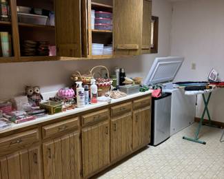Washer/dryer
2 chest freezer
Small fridge