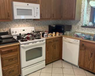 Kitchenware, NIB kitchen aide, NIB pots and pans, NIB knives