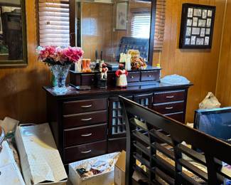 Bedroom furniture, Dresser bed