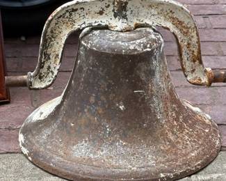 005 Vintage Cast Iron Farm Or School Bell