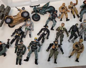 military action figures toy