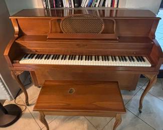 Gordon Laughead Console Piano
Gordon Laughead pianos are custom built instruments with the player in mind. Expert craftsmen combine efforts in creating beautiful upright pianos with attractive design and world class sound. Finish - Satin Oak
Dimensions: Width 56.5” x 11.75” Deep
Condition: Good
Bench included. (Please see photos of blemish to the top of the bench) $750