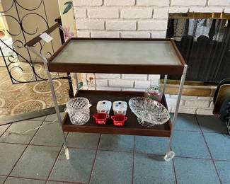 SALTON bar cart. 30-1/2 x" x 16-1/2" x 26-1/2" tall plus 5" for handle. Top tray heats. On rollers.