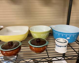 Several pyrex pieces