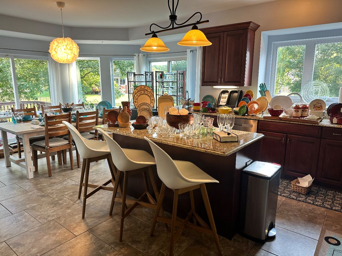 Beautiful Kitchen Full of All Your Heart Desires!