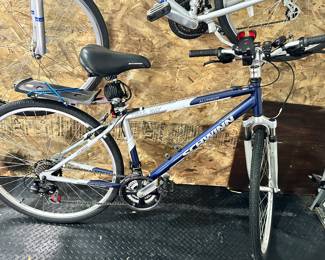 Schwinn Trailway Shimano 21 Speed Hybrid Bike,  Model S5984TG with Kenda Komfort Tires.