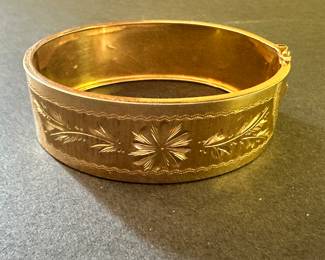 Victorian 18K Gold Engraved Bangle