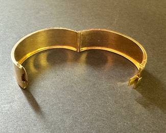 Open View of the 18K Bangle Bracelet.