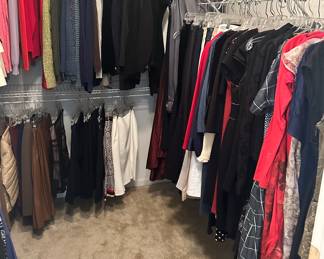 Still More Gorgeous Women's Clothing Including Italian Designer Luisa Spagnoli, Armani, Caractere, Max & Co, NY Collection, Adrian Vittadini, Stefanie's, Emma, Hennes, Ann Taylor, Tommy Bahama and More! (Sizes Large-XL).