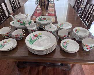 Fuji China a Beautiful Tulip Pattern
Made in Japan