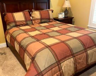 Nicholas & Stone queen bed