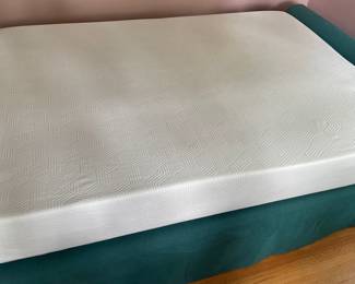 Lucid 8 Plush Foam Full Sized Mattress Never Used