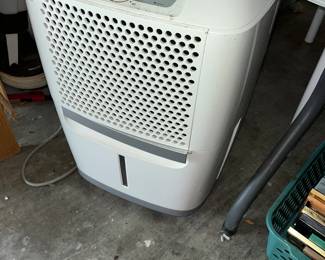 FRIGIDAIRE DE-HUMIDIFIER