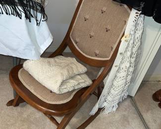 FOLDING SEWING ROCKER