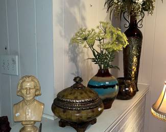 DECOR LIKE THIS THROUGHOUT THE HOUSE!