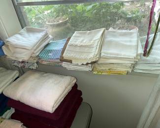 TOWELS & TABLECLOTHS