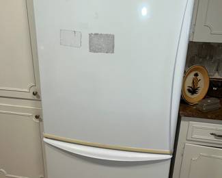 KENMORE ELITE FRIDGE w/ BOTTOM FREEZER DRAWER
