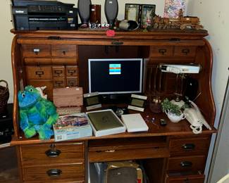 DELUXE, SOLID OAK OFFICE DESK - COMPUTER FRIENDLY