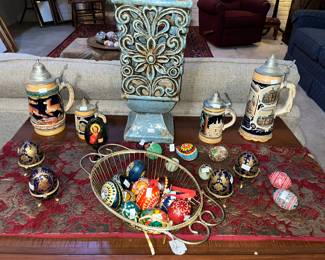 COLLECTABLE TANKARDS & DECORATIVE EGGS