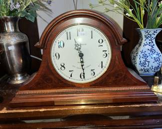 "HOWARD MILLER" PRESENTATION MANTLE CLOCK