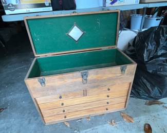 TERRIFIC OAK TOOL CHEST