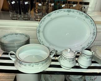 NORITAKE "BRROKFIELD" CHINA