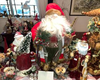 MORE SANTAS!