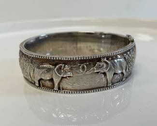 Lot 2860 925 Sterling Silver Elephant Bangle Bracelet