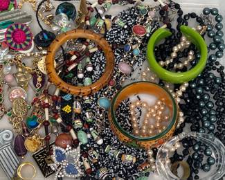 Lot 2867 Vintage Costume Jewelry Bakelite Trifari