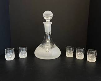 Lot 2885 Vintage Art Deco Frosted Decanter Shot Glasses Barware