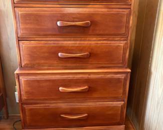 Lot 2562 Cushman Colonial Maple Dresser
