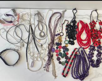 Lot 2832 Costume Jewelry