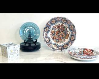 Lot 4012 Vintage Park Lane Blue Glass Plates Delft Vase