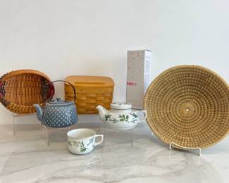 Lot 2837 Teapots Tease Glass Tumbler Woven Baskets