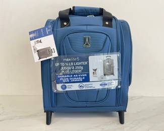 Lot 2876 Travelpro Maxlite 5 2 Wheel Underseater Carry On Luggage New in Box