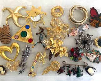 Lot 2866 Vintage Costume Pins Brooches Monet IS