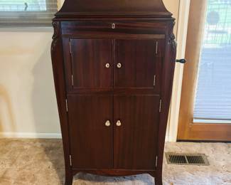 Antique Victrola Talking Machine, Circa early 1900s