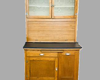 Antique Oak Kitchen Hoosier Cabinet in excellent conditon