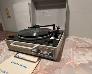 Vintage Emerson Swingmate A-25 Record Player