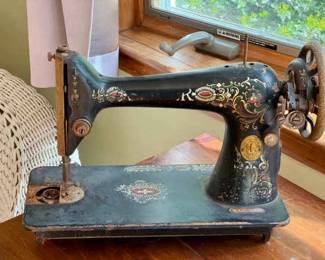 Antique Singer Sewing Machine – Model 27 (Serial #202546)