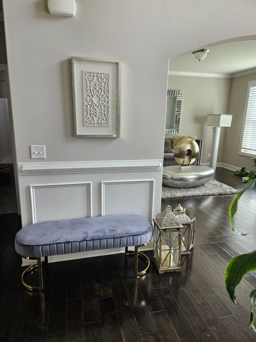 *Gray ottoman 
*Abstract wall decor
*Decorative set of 2 lanterns
