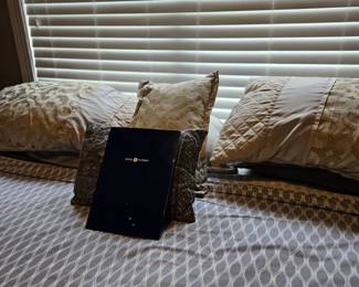 *Perfect condition top of the line Sleep Number bed