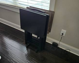 *4 Standing serving trays